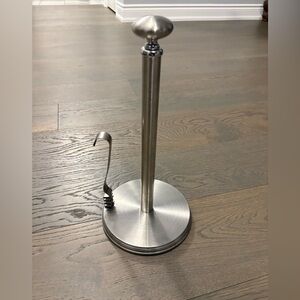 Umbra silver paper towel holder very good condition ret $59
